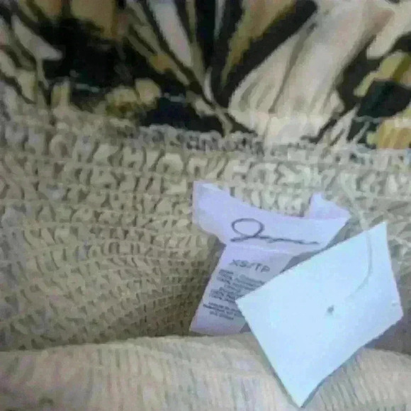 Japna Women's Smocked Top - XS  NWT - Picture 4 of 5